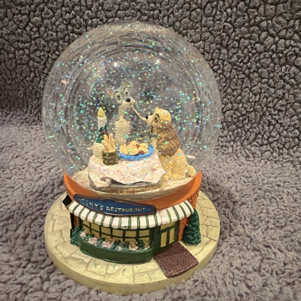 Disney Lady and the Tramp Snowglobe Light-up Music Box "Bella Notte" Melody VTG